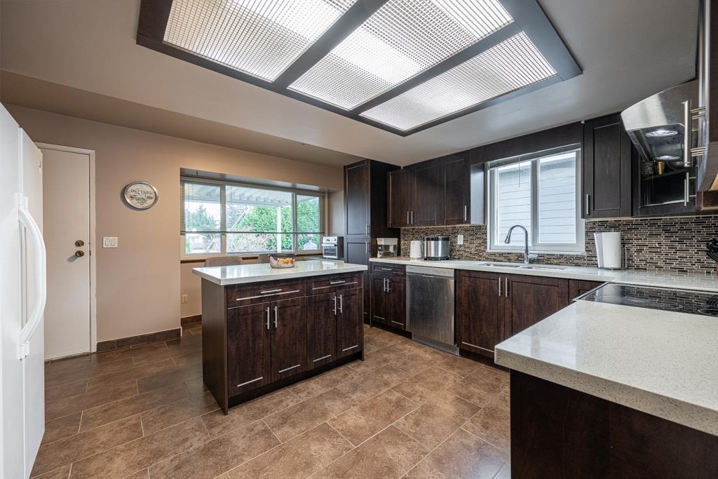 6478 130 Street, Surrey, BC - Indoor Photo Showing Kitchen