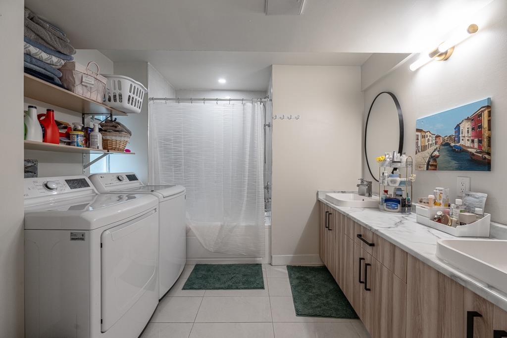 6478 130 Street, Surrey, BC - Indoor Photo Showing Laundry Room