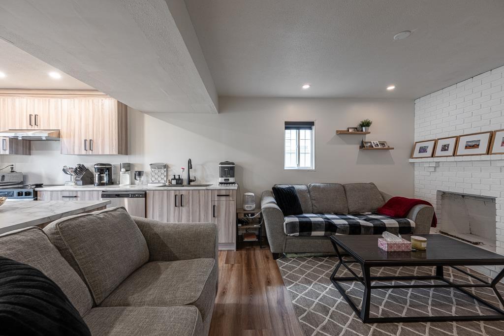 6478 130 Street, Surrey, BC - Indoor Photo Showing Living Room With Fireplace
