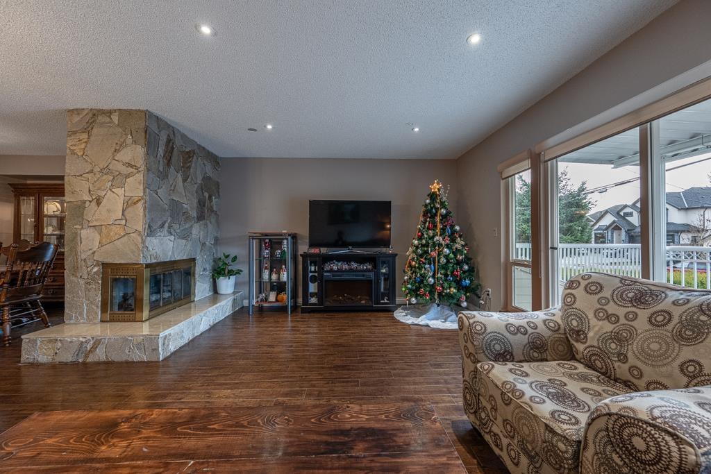 6478 130 Street, Surrey, BC - Indoor Photo Showing Living Room With Fireplace