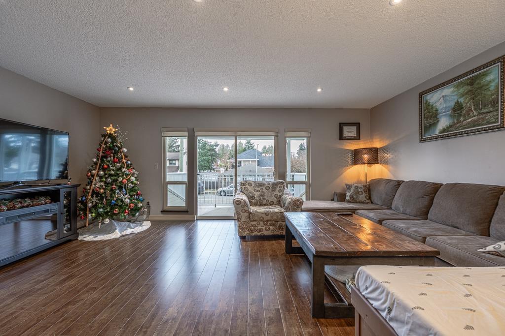 6478 130 Street, Surrey, BC - Indoor Photo Showing Living Room