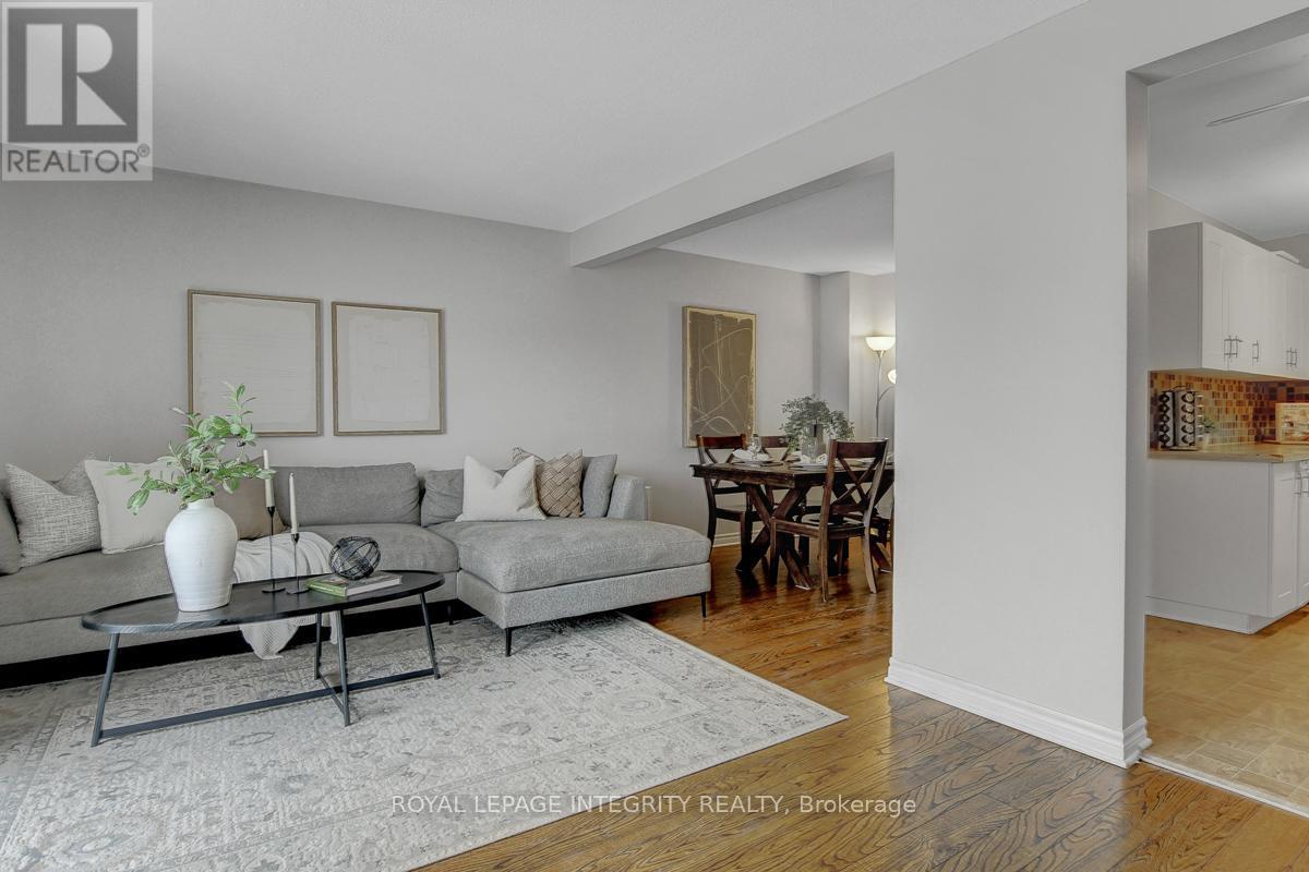 34 Stokes Crescent, Ottawa, ON - Indoor Photo Showing Living Room