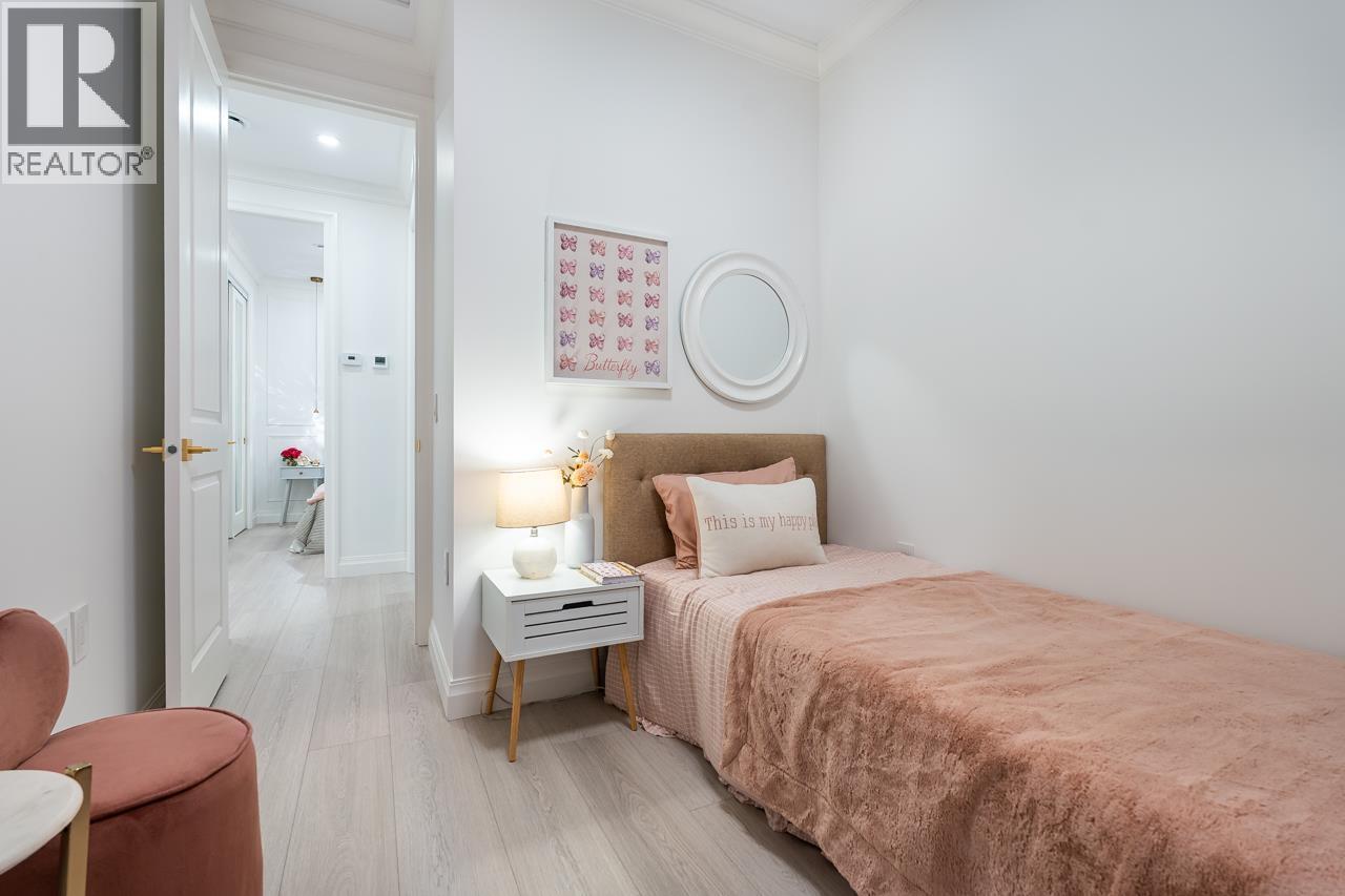 5136 Dominion Street, Burnaby, BC - Indoor Photo Showing Bedroom