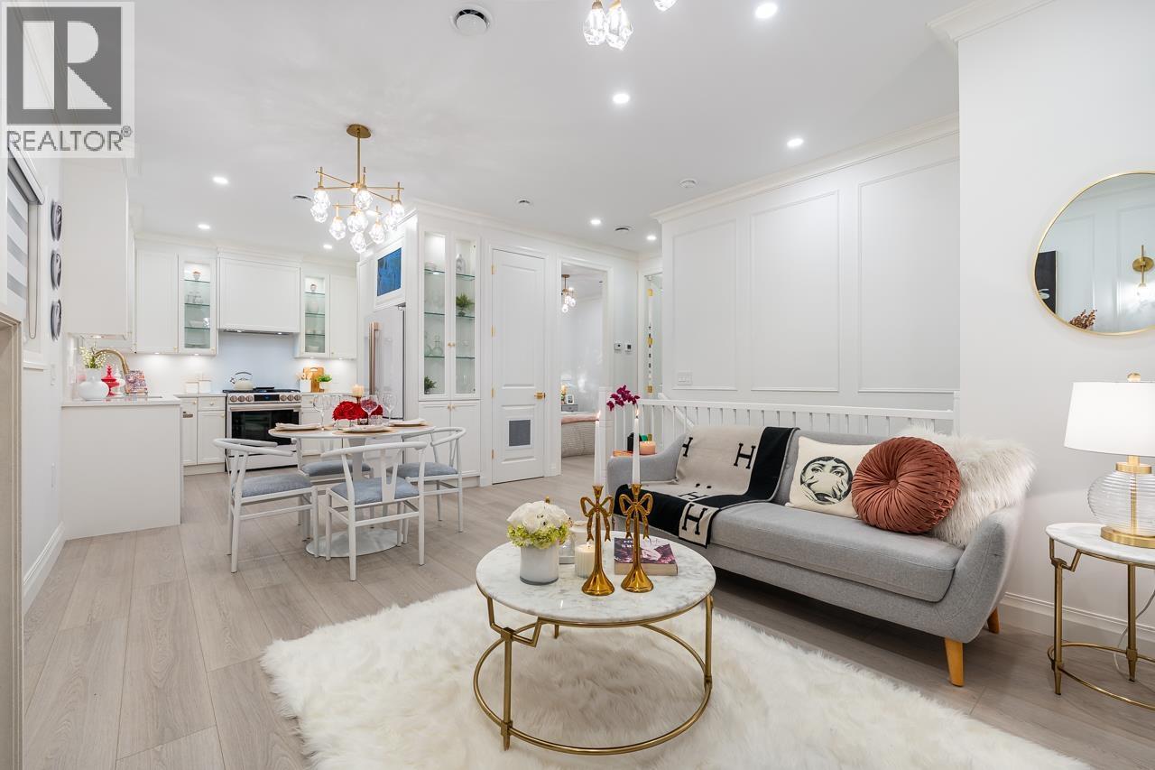 5136 Dominion Street, Burnaby, BC - Indoor Photo Showing Living Room