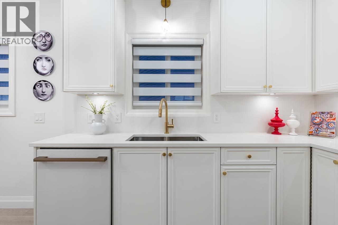 5136 Dominion Street, Burnaby, BC - Indoor Photo Showing Kitchen With Upgraded Kitchen