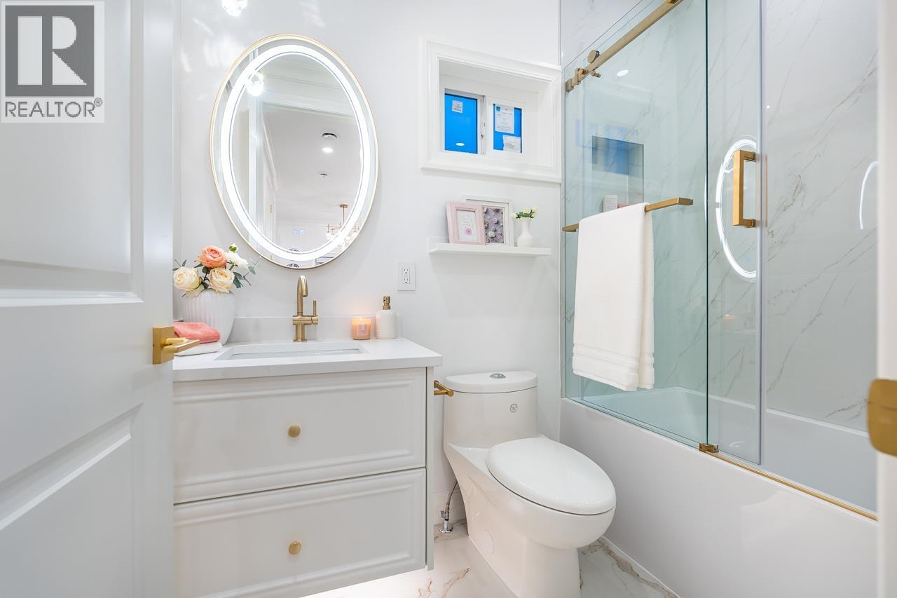5136 Dominion Street, Burnaby, BC - Indoor Photo Showing Bathroom