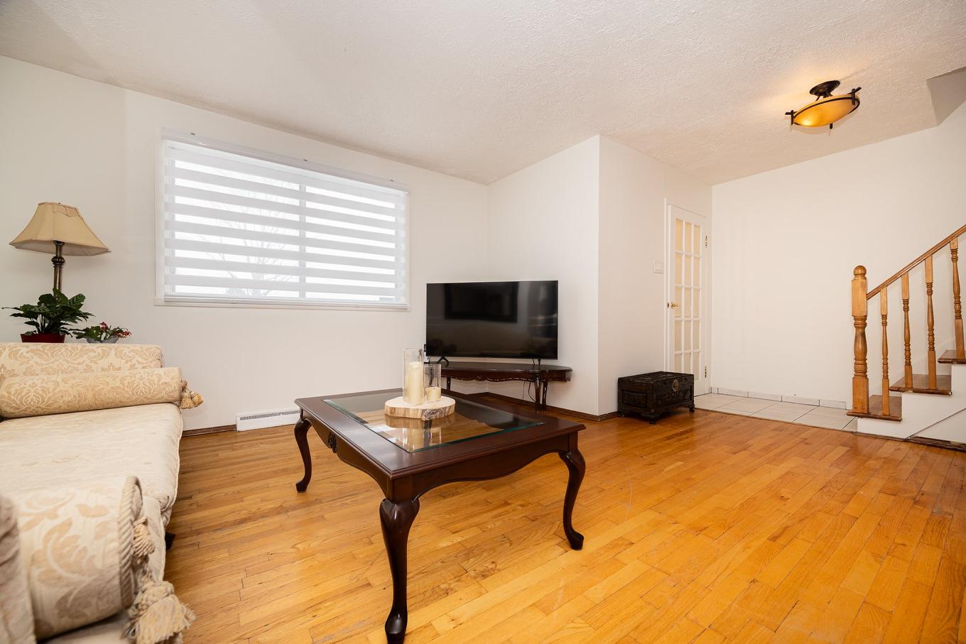 Living room - 1154 Av. Haendel, Laval (Chomedey), QC - Indoor Photo Showing Living Room
