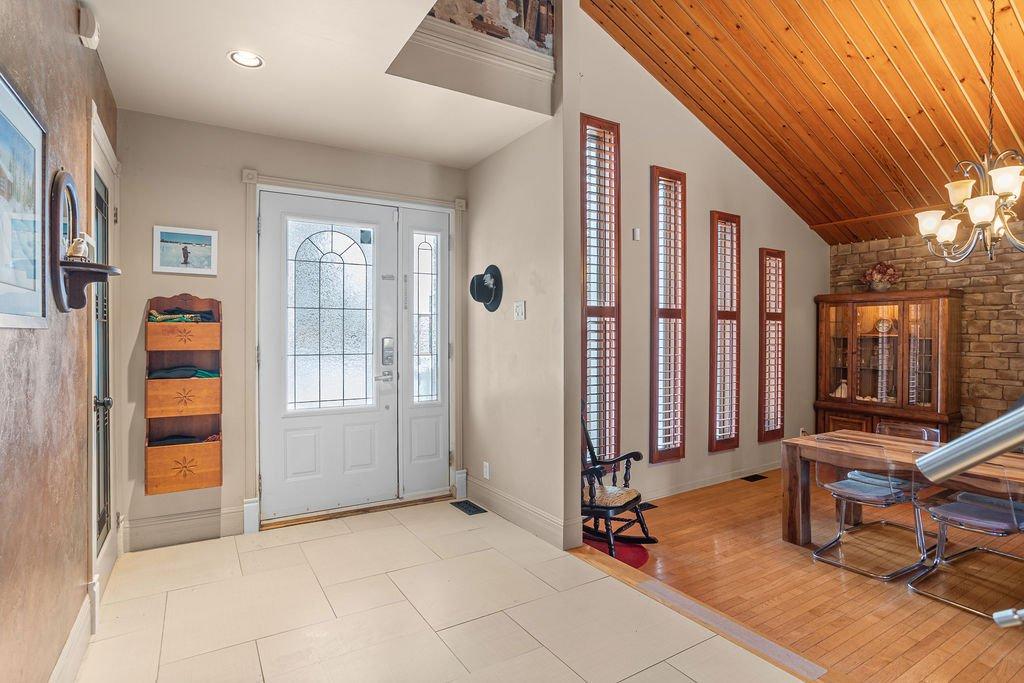 Hall - 2915 Rue Bellerive, Sainte-Marthe-Sur-Le-Lac, QC - Indoor Photo Showing Other Room