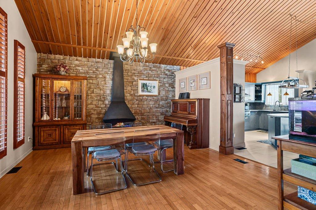 Dining room - 2915 Rue Bellerive, Sainte-Marthe-Sur-Le-Lac, QC - Indoor