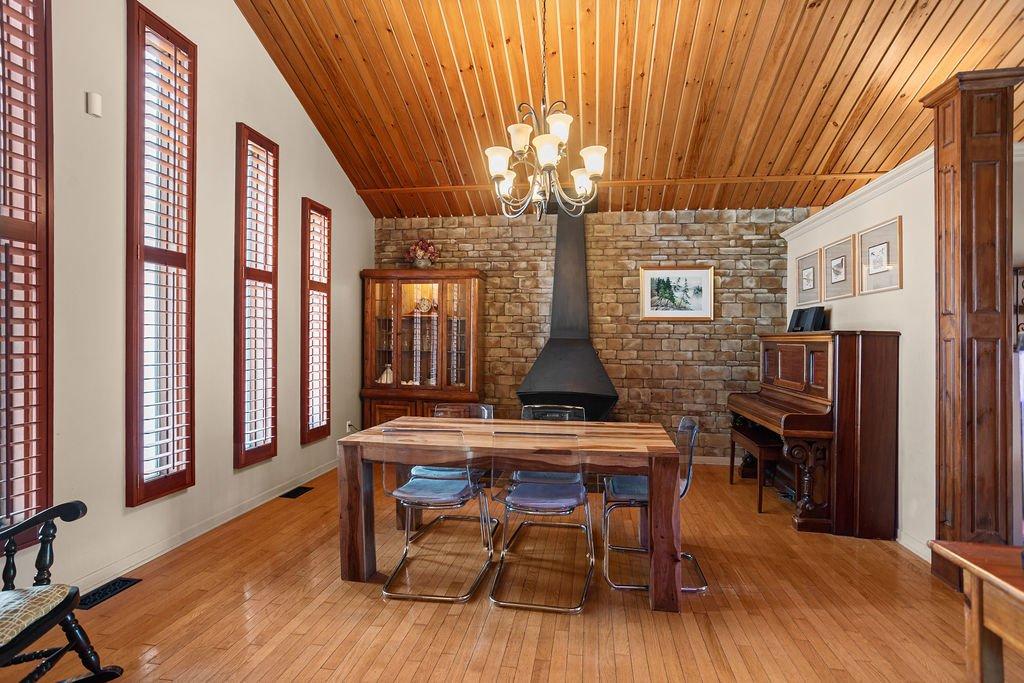 Dining room - 2915 Rue Bellerive, Sainte-Marthe-Sur-Le-Lac, QC - Indoor