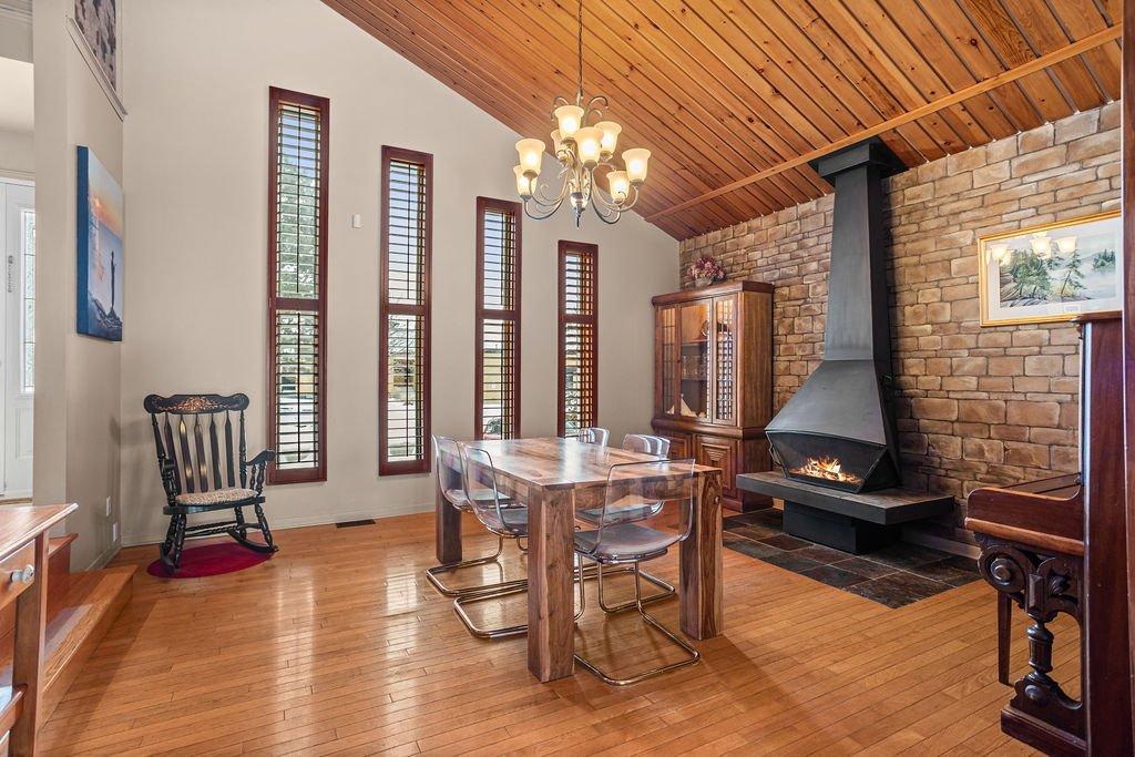 Dining room - 2915 Rue Bellerive, Sainte-Marthe-Sur-Le-Lac, QC - Indoor Photo Showing Dining Room