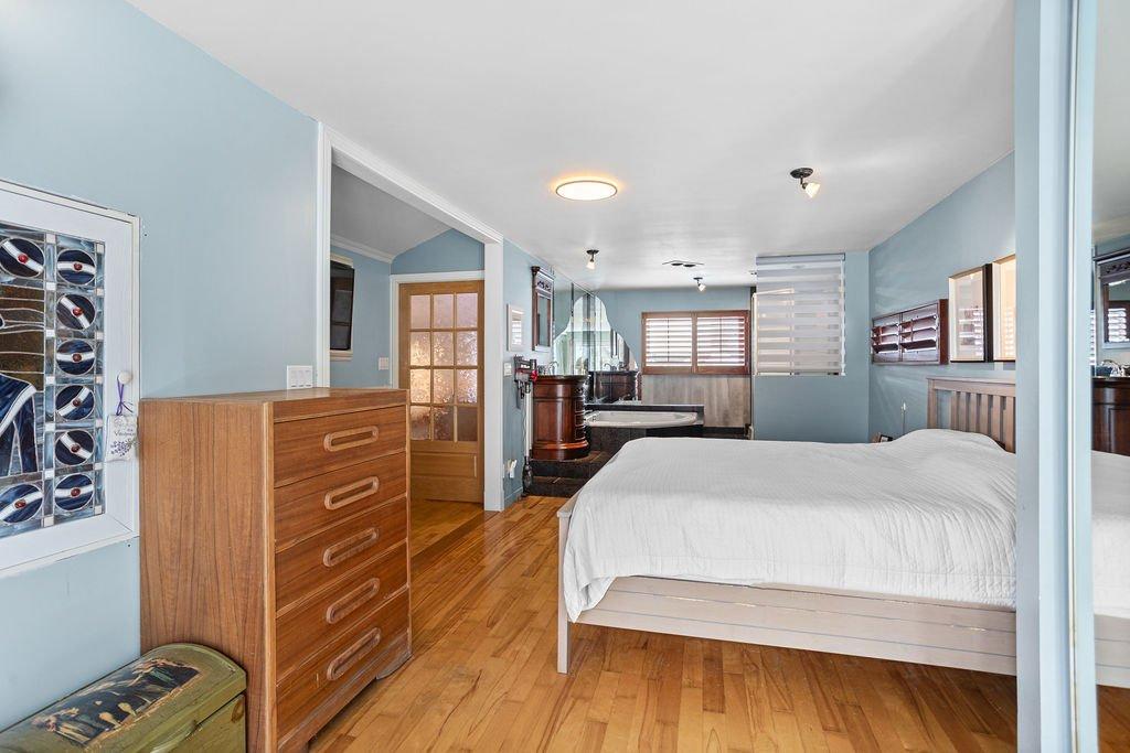 Primary bedroom - 2915 Rue Bellerive, Sainte-Marthe-Sur-Le-Lac, QC - Indoor Photo Showing Bedroom