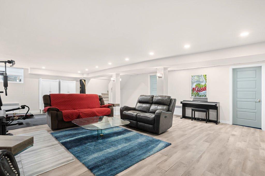 Family room - 2915 Rue Bellerive, Sainte-Marthe-Sur-Le-Lac, QC - Indoor Photo Showing Living Room