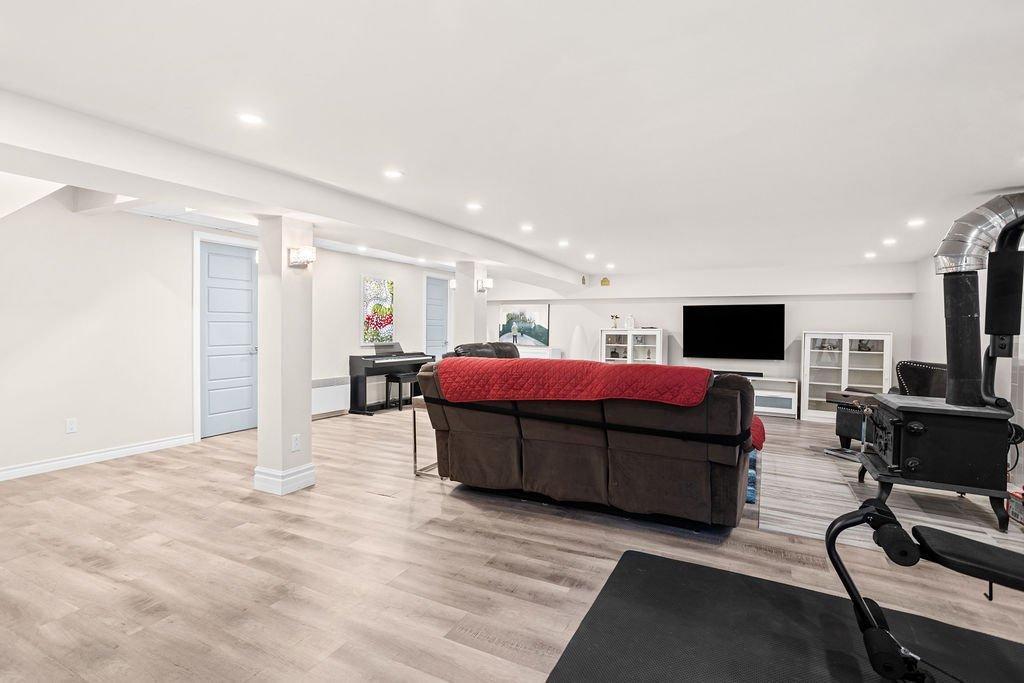 Family room - 2915 Rue Bellerive, Sainte-Marthe-Sur-Le-Lac, QC - Indoor