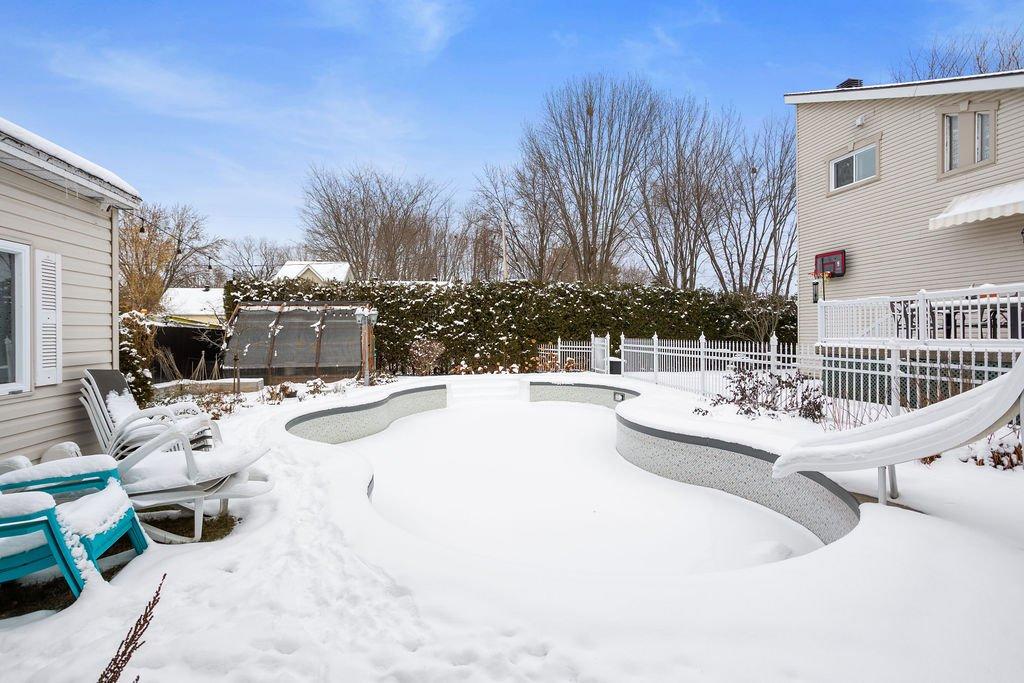 Backyard - 2915 Rue Bellerive, Sainte-Marthe-Sur-Le-Lac, QC - Outdoor