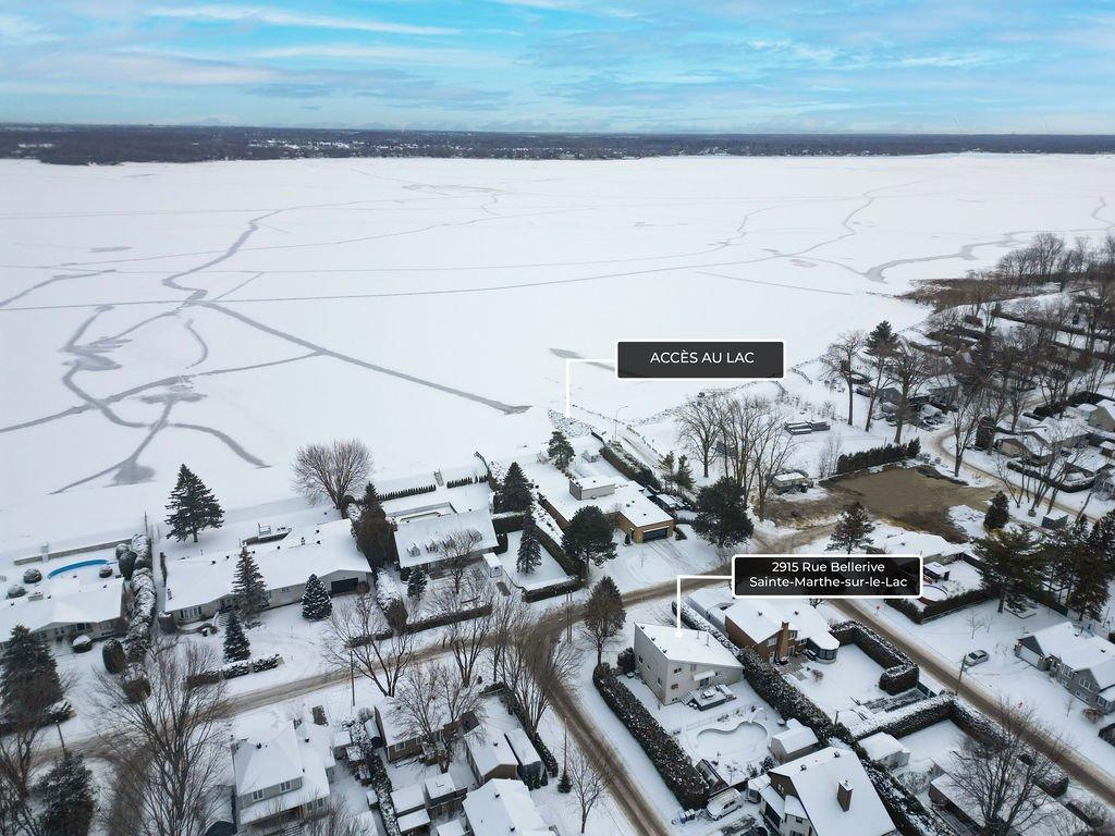 Access to a body of water - 2915 Rue Bellerive, Sainte-Marthe-Sur-Le-Lac, QC - Outdoor With View