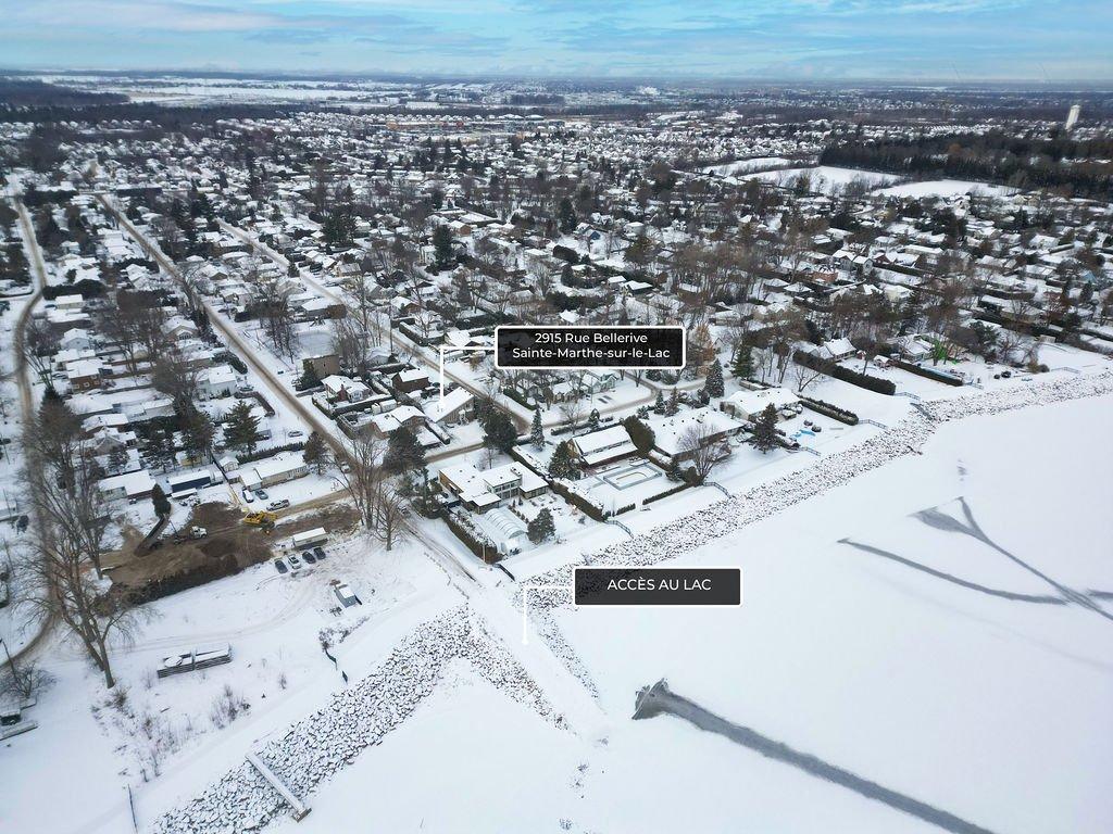 Back facade - 2915 Rue Bellerive, Sainte-Marthe-Sur-Le-Lac, QC - Outdoor With View