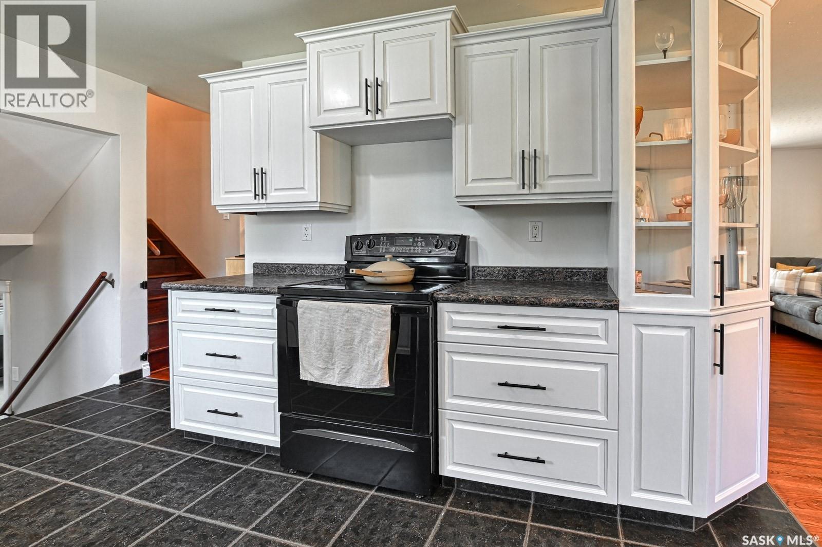 93 Cardinal Crescent, Regina, SK - Indoor Photo Showing Kitchen