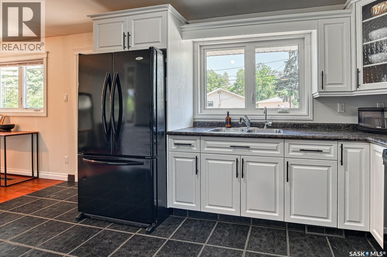 93 Cardinal Crescent, Regina, SK - Indoor Photo Showing Kitchen With Double Sink