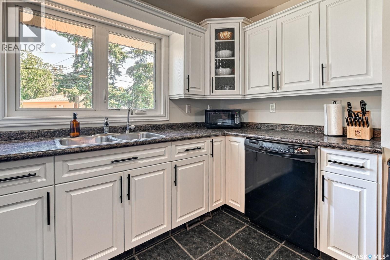 93 Cardinal Crescent, Regina, SK - Indoor Photo Showing Kitchen With Double Sink