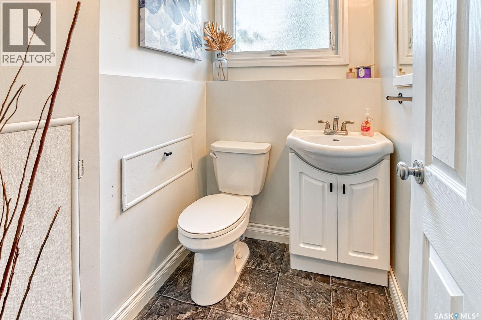 93 Cardinal Crescent, Regina, SK - Indoor Photo Showing Bathroom