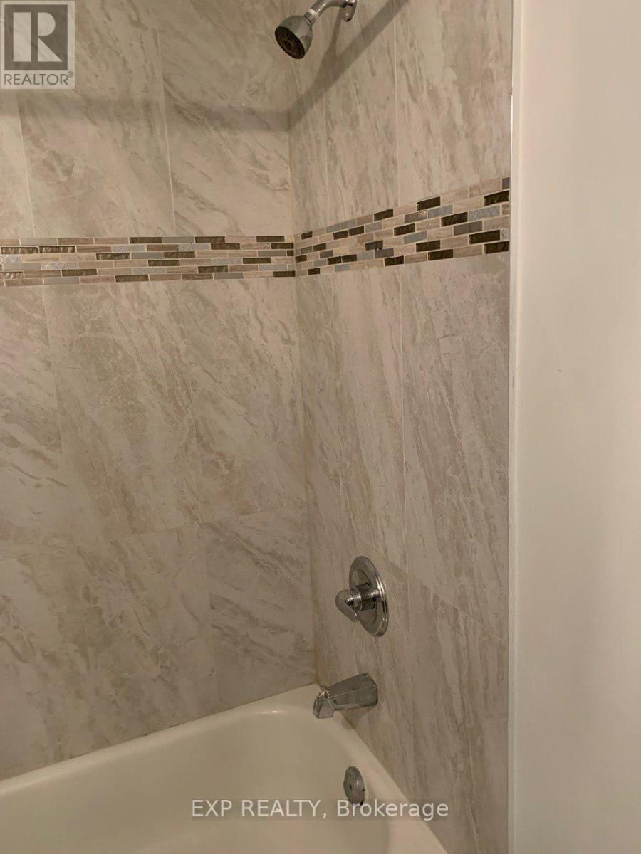 110 - 5035 Oscar Peterson Boulevard, Mississauga, ON - Indoor Photo Showing Bathroom