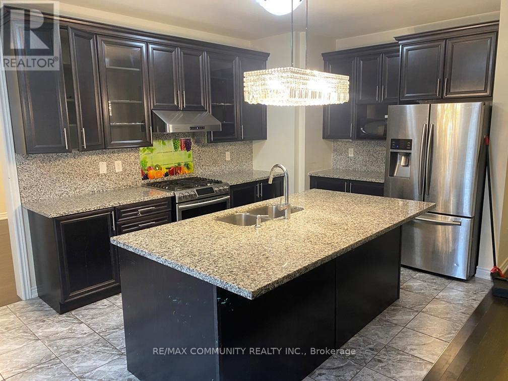 5 Terrick Road, Brampton, ON - Indoor Photo Showing Kitchen With Double Sink With Upgraded Kitchen