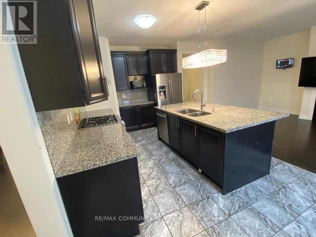5 Terrick Road, Brampton, ON - Indoor Photo Showing Kitchen With Double Sink With Upgraded Kitchen