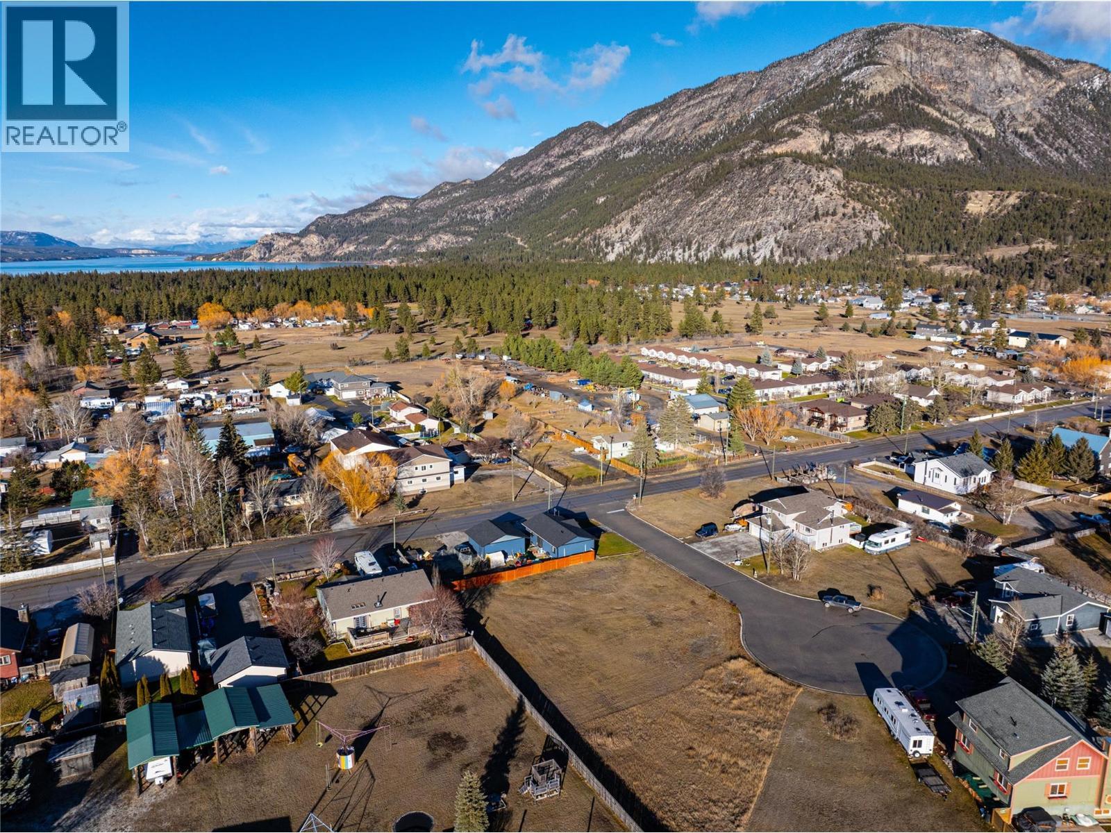 8957 Columbia View Crescent, Canal Flats, BC