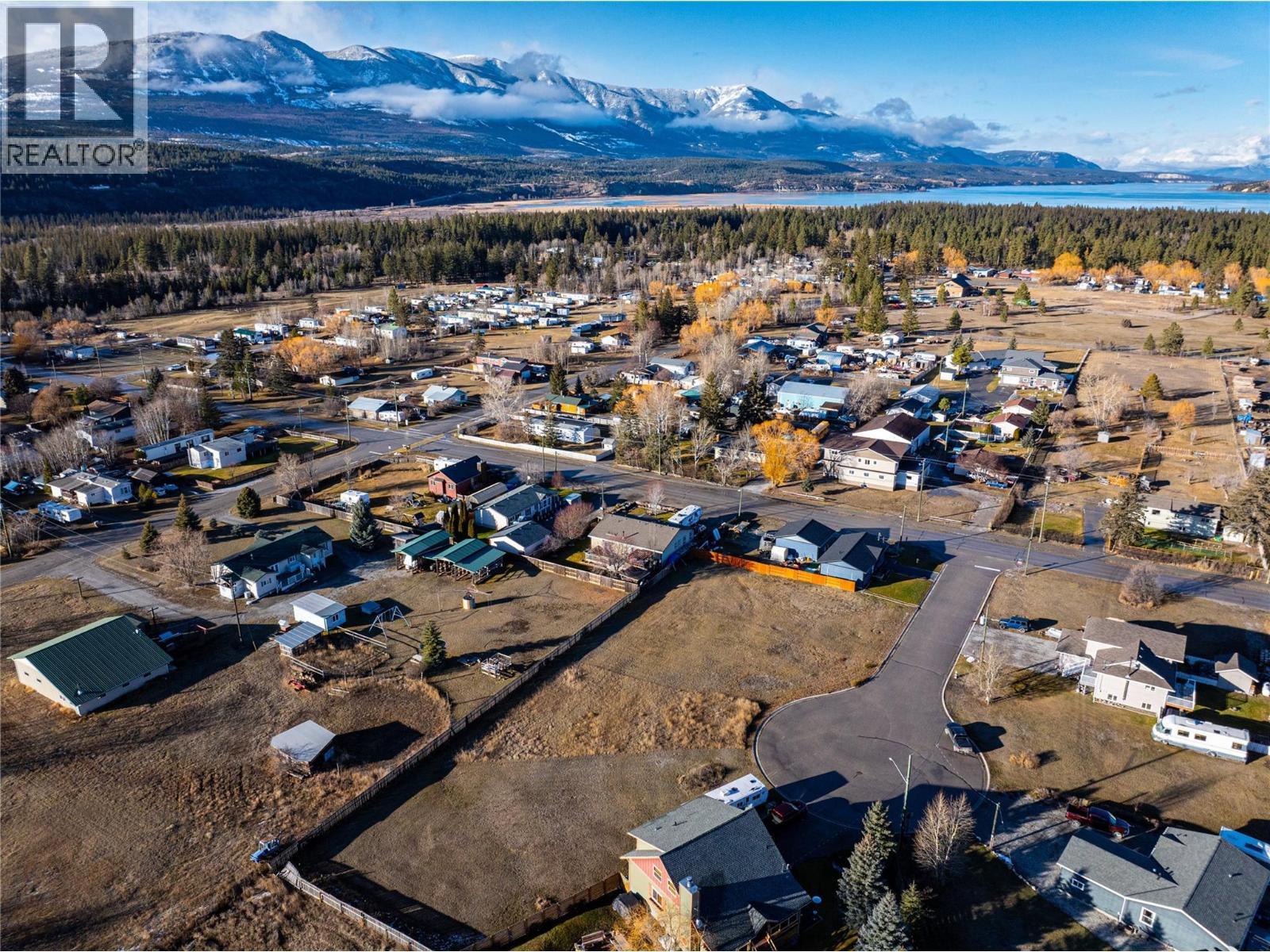 8957 Columbia View Crescent, Canal Flats, BC