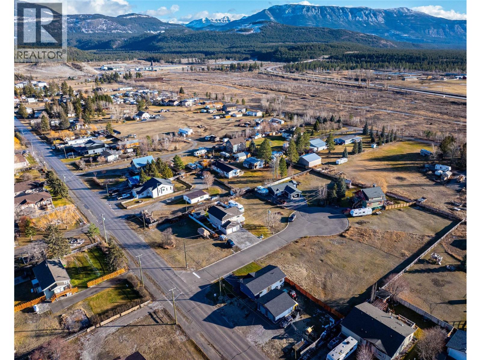 8957 Columbia View Crescent, Canal Flats, BC