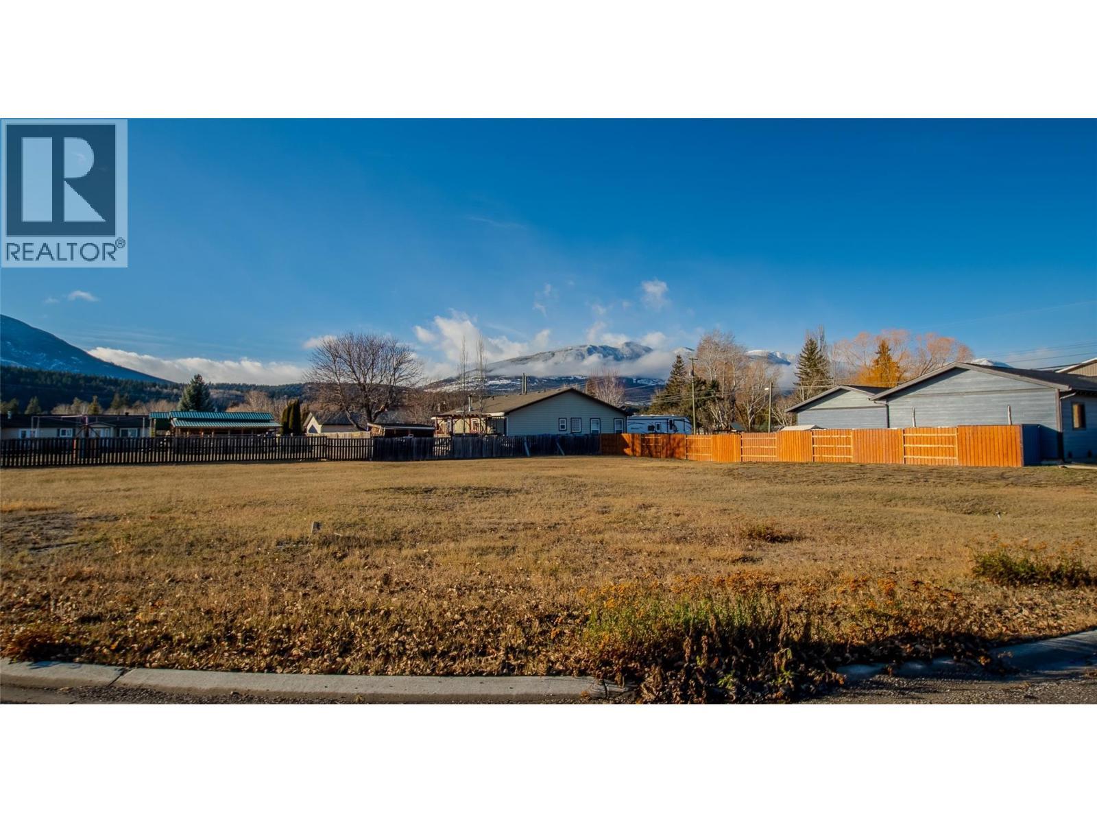 8957 Columbia View Crescent, Canal Flats, BC