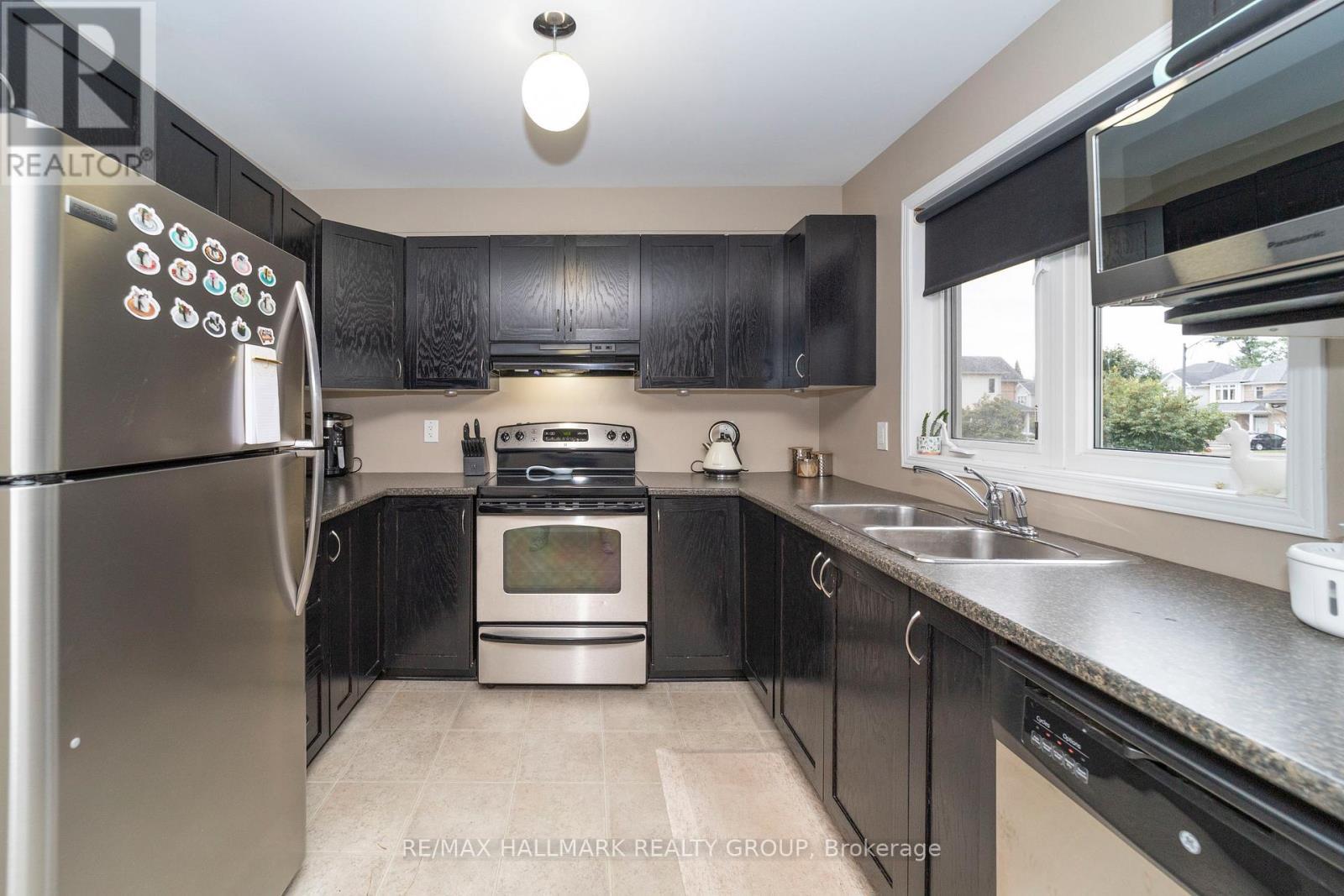 309 Galston Private, Ottawa, ON - Indoor Photo Showing Kitchen With Double Sink