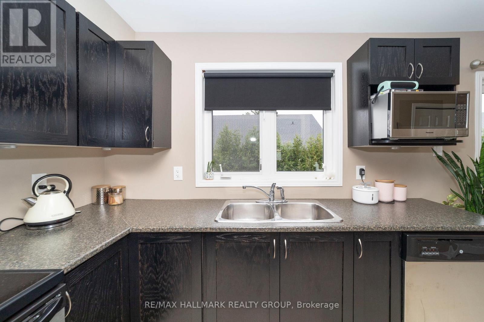 309 Galston Private, Ottawa, ON - Indoor Photo Showing Kitchen With Double Sink