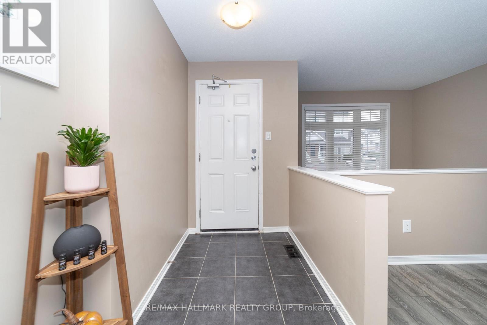 309 Galston Private, Ottawa, ON - Indoor Photo Showing Other Room