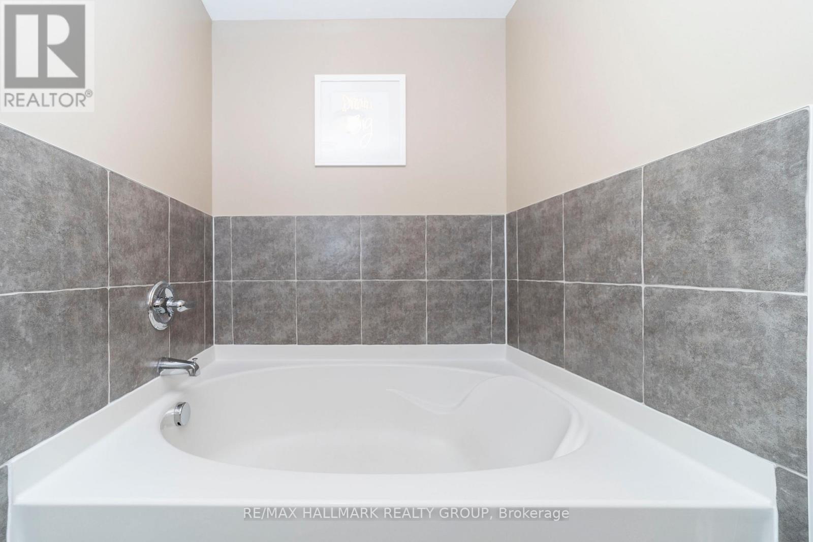 309 Galston Private, Ottawa, ON - Indoor Photo Showing Bathroom