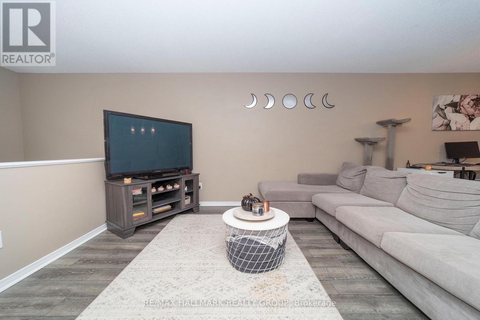 309 Galston Private, Ottawa, ON - Indoor Photo Showing Living Room