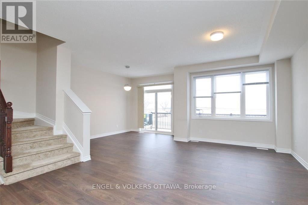 213 Hibernian Walk, Ottawa, ON - Indoor Photo Showing Other Room