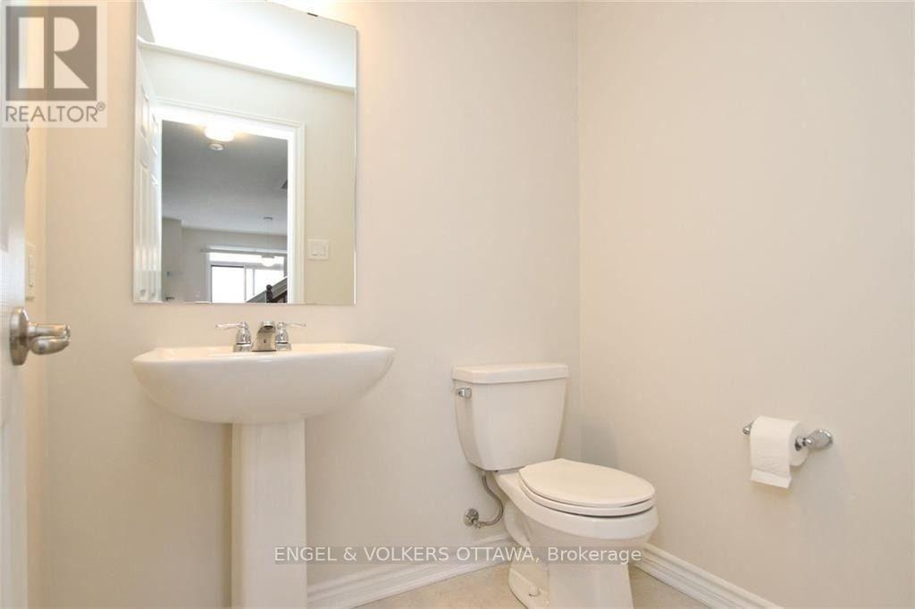213 Hibernian Walk, Ottawa, ON - Indoor Photo Showing Bathroom
