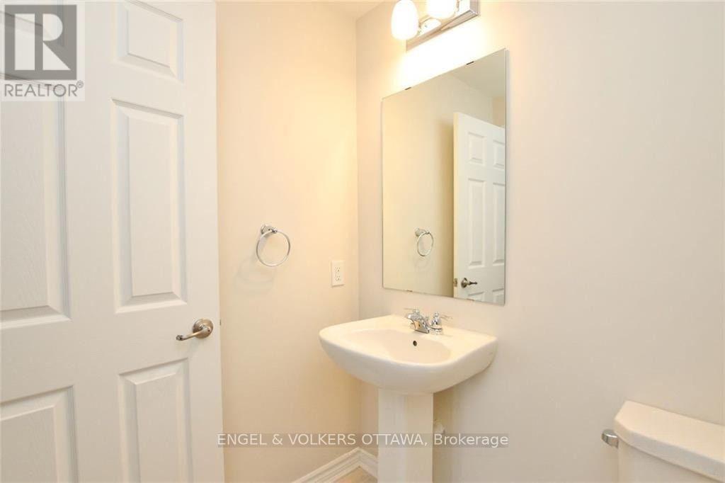 213 Hibernian Walk, Ottawa, ON - Indoor Photo Showing Bathroom