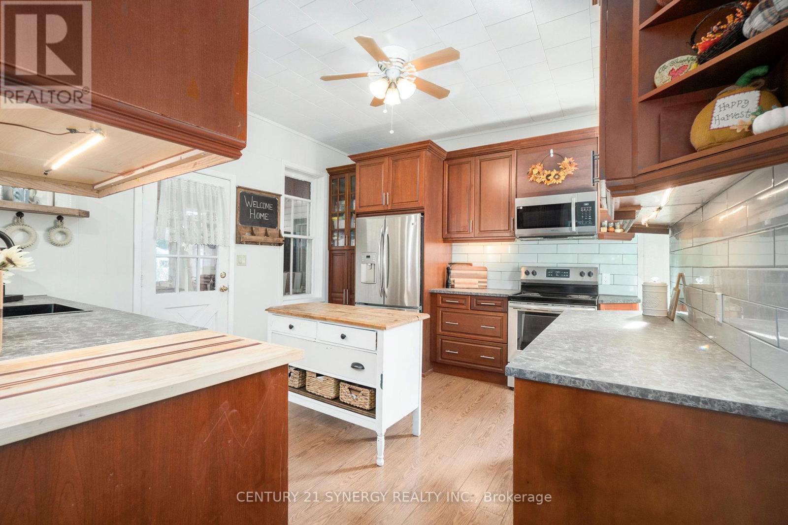 30 Kensington Avenue, Smiths Falls, ON - Indoor Photo Showing Kitchen
