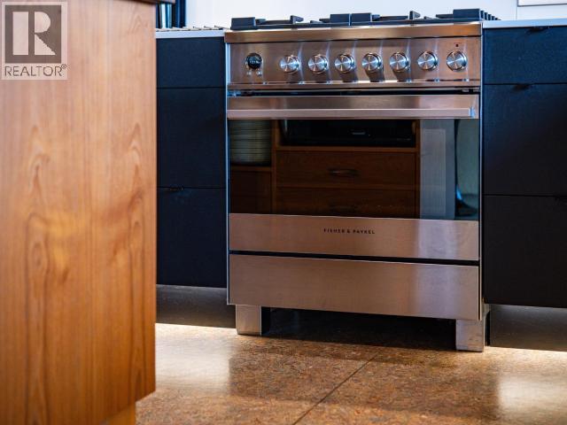 6906 Hammond Street, Powell River, BC -