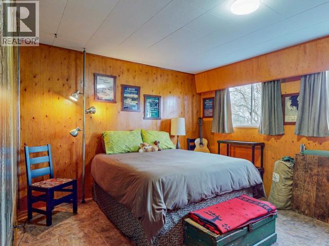 6906 Hammond Street, Powell River, BC - Indoor Photo Showing Bedroom