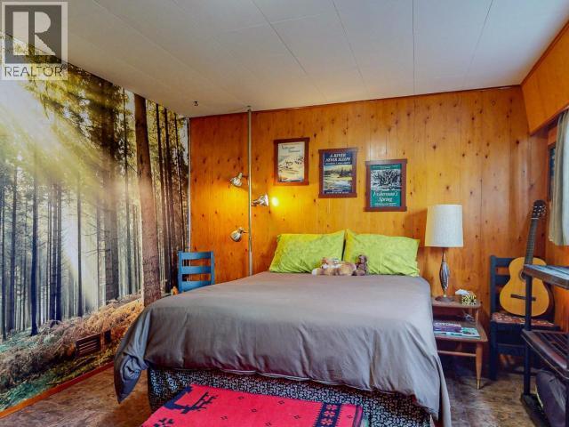 6906 Hammond Street, Powell River, BC - Indoor Photo Showing Bedroom