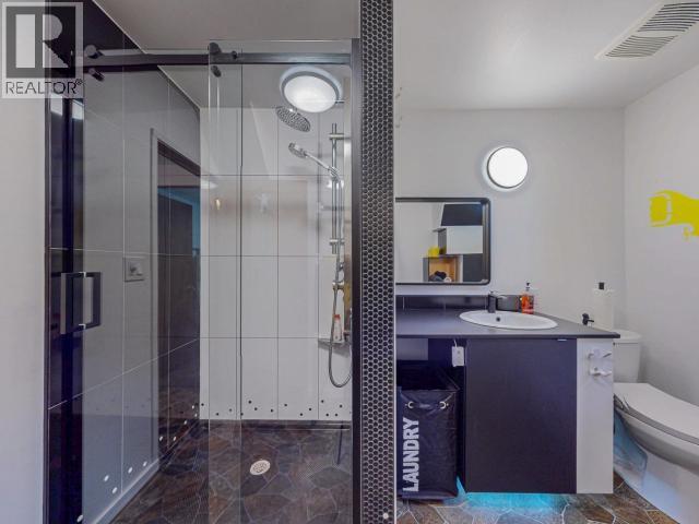 6906 Hammond Street, Powell River, BC - Indoor Photo Showing Bathroom