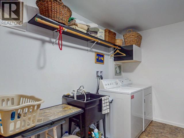 6906 Hammond Street, Powell River, BC - Indoor Photo Showing Laundry Room