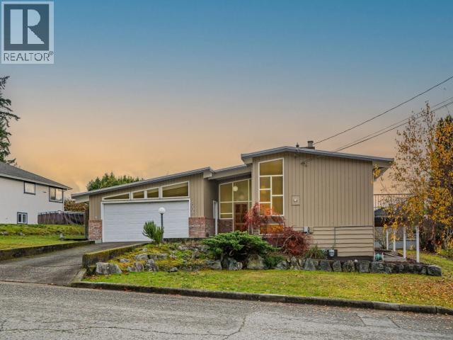 6906 Hammond Street, Powell River, BC - Outdoor