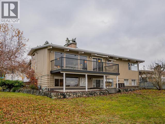 6906 Hammond Street, Powell River, BC - Outdoor With Deck Patio Veranda