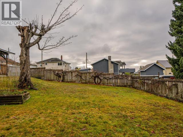 6906 Hammond Street, Powell River, BC - Outdoor