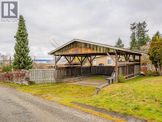 6906 Hammond Street, Powell River, BC - Outdoor With Deck Patio Veranda